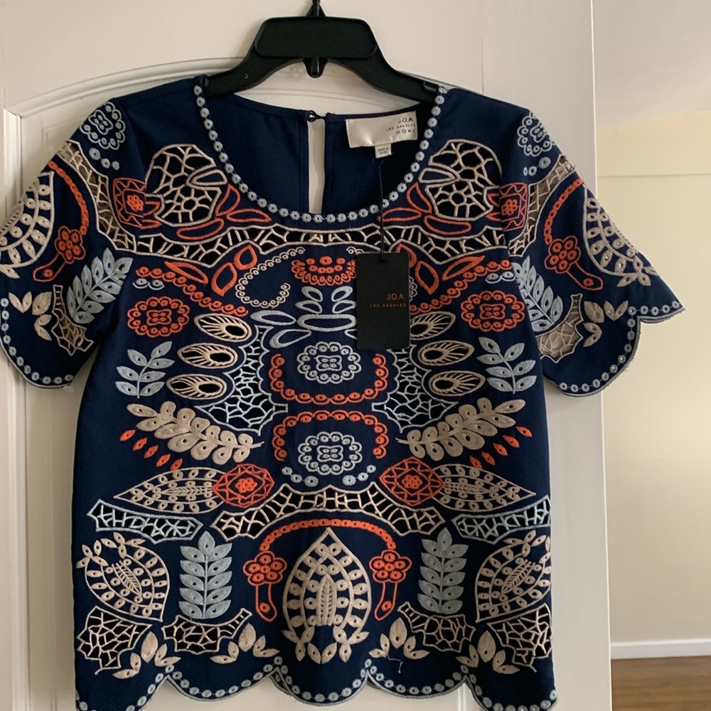 J.O.A. Los Angeles Navy Embroidered S/S Blouse Sz Small EUC